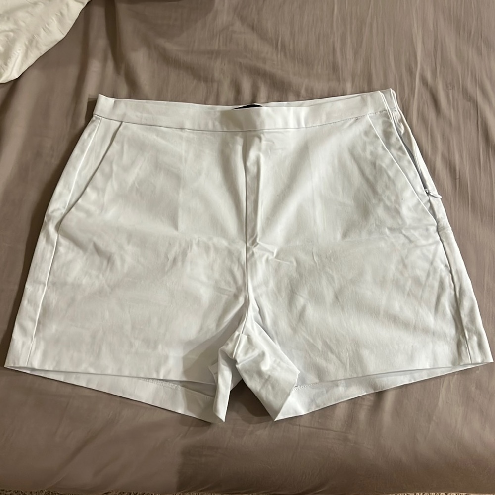 White short, size 10, brand seven seven
